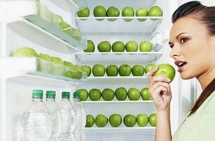 maçãs verdes e água para perda de peso em 10 kg por mês