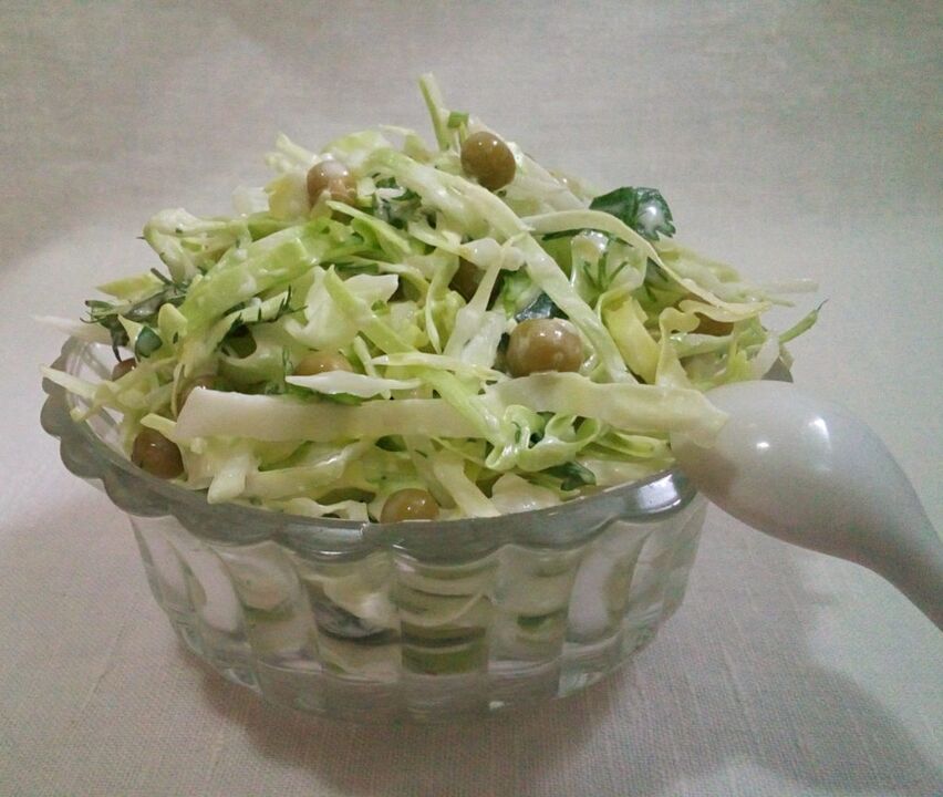 salada de repolho cozida de acordo com a dieta japonesa