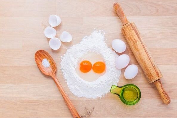Preparando um prato para uma dieta de ovos que elimina o excesso de peso
