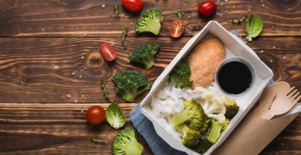 comida séria para o almoço com nutrição adequada